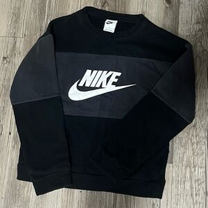Boys Nike pull over sweater